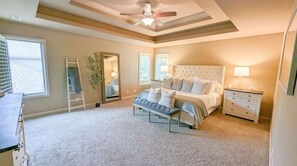 5 Schlafzimmer, Zimmersafe, Schreibtisch, Bügeleisen/Bügelbrett