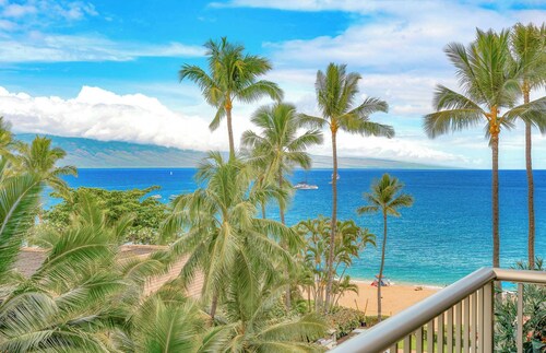 Maui Resort Rentals: The Whaler 563 - Gorgeous 5th Floor Studio w/ Fantastic Pacific Ocean Views!