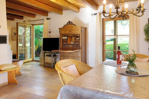 Holiday Home 'Reis' with Shared Pool, Private Terrace and Wi-Fi