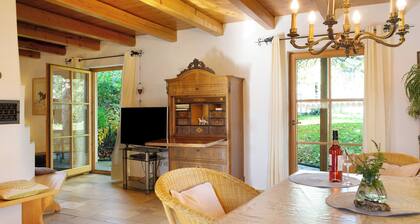 Holiday Home 'Reis' with Shared Pool, Private Terrace and Wi-Fi