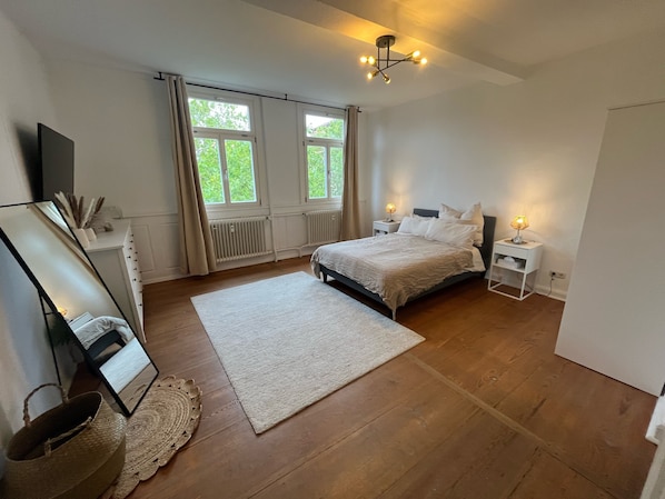 1 slaapkamer, een strijkplank/strijkijzer, gratis wifi, beddengoed