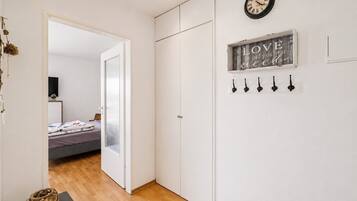 Iron/ironing board, free WiFi, bed sheets