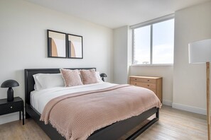 2 quartos, ferros/tábuas de passar roupa, Wi-Fi, roupa de cama