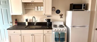 Cozy apartment. 1 min walk to the beach.