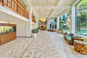 Lobby - KS 548 BeachFront 1BD w Ocean Views Pools AC (Lahaina)