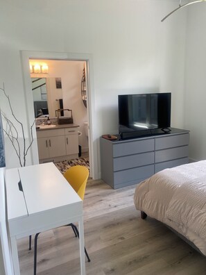 4 bedrooms, desk, free WiFi, bed sheets