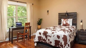 3 bedrooms, desk, iron/ironing board, travel crib