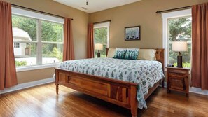 3 makuuhuonetta, silitysrauta/-lauta, vauvan matkasänky, Wi-Fi