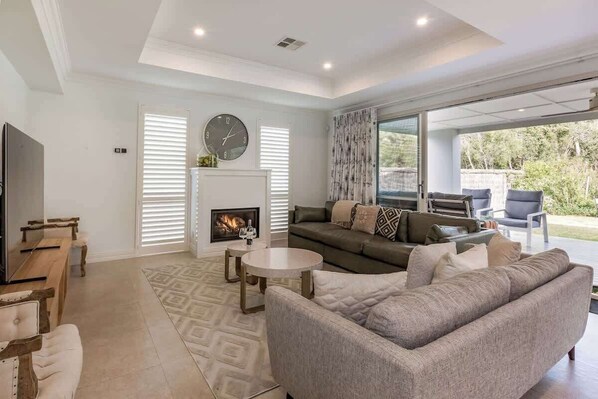 TV, fireplace, offices