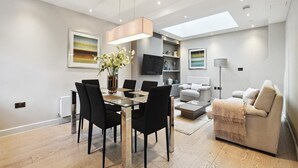 Apartment | Living area - Buckingham Palace Residences (London)