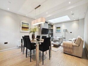 Apartment | Living area - Buckingham Palace Residences (London)