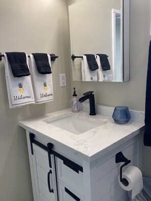 Shower, hair dryer, towels, soap - Make Victoria View your home base while exploring PNW! Garage to store your toys (Port Angeles)