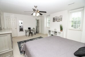 5 bedrooms, desk, iron/ironing board, travel crib