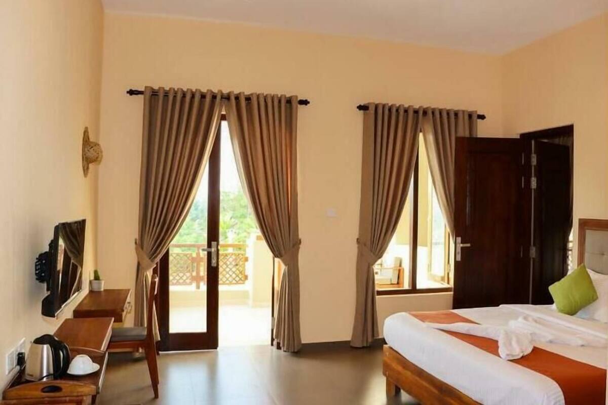 Egyptian cotton sheets, premium bedding, down comforters, minibar