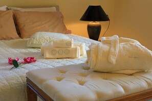 3 bedrooms, iron/ironing board, Internet, bed sheets
