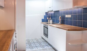 Refrigerador, horno, placa de cocina, cafetera/tetera