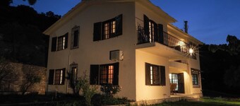 Sonia Rustic Mansion - 5bd 30 Sec Walk To Beach!