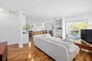 تلفزيون ذكي