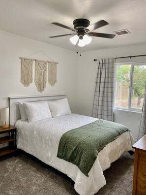 3 bedrooms, desk, iron/ironing board, travel crib