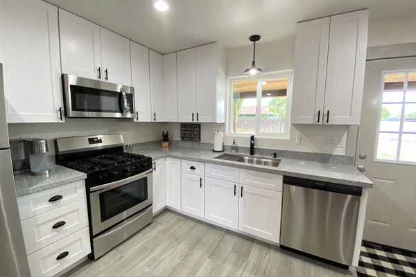 Refrigerador, microondas, horno, placa de cocina