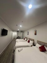 高档床上用品、羽绒被、客房内保险箱、特色装修