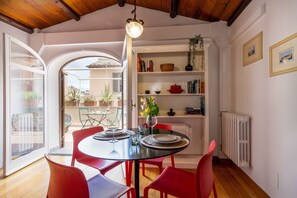 Dining - Librari Penthouse with Terrace | location in the heart of Rome (Roma)
