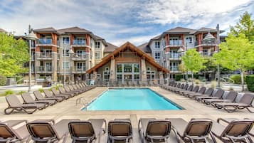 Piscine extérieure, piscine chauffée