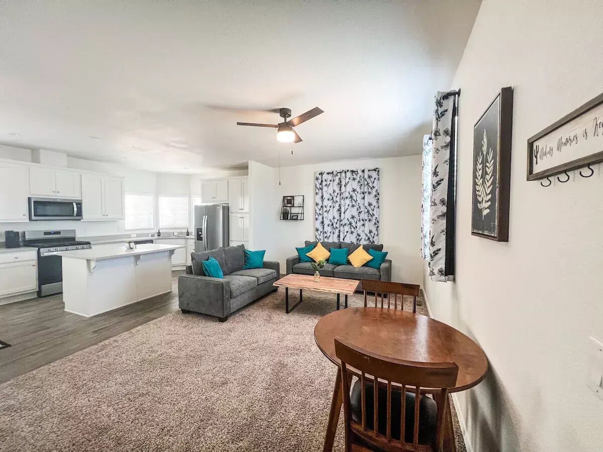 New! 5 Min to Casinos/River/Lake Mohave - Sleeps 8