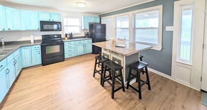Cozy Cottage “Anchors Away”