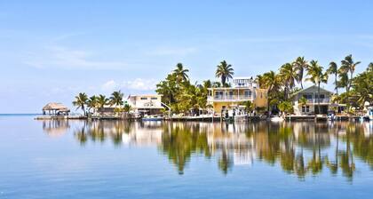Rising Sun: Unique, Round Canal Home on Big Pine Key, Offering Dock & Dog-Friendly Accommodations!