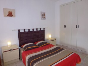 1 slaapkamer, reisbedje, wifi (toeslag), beddengoed