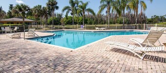 Magnolias on Cobblestone – Stylish Pet Friendly Retreat w/ Private Lanai, Pool Access & Smart TVs!