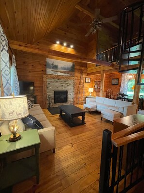 تلفزيون ذكي، مدفأة، كُتُب