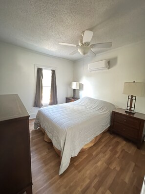 1 bedroom, iron/ironing board, WiFi, bed sheets - Central ICT.Z (Wichita)
