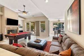 Smart TV, fireplace, DVD player, stereo - Luxurious Tuscan Villa in Cypress Estates | Pool, BBQ, Spa | Extended Stays Welcome (Palm Desert)