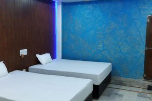 1 bedroom, laptop workspace, soundproofing, free WiFi