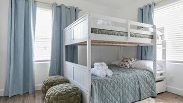 3 bedrooms, desk, iron/ironing board, free WiFi