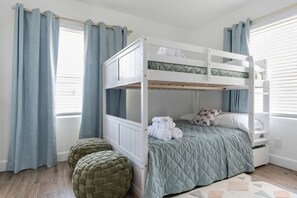 3 bedrooms, desk, iron/ironing board, free WiFi