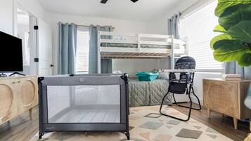 3 bedrooms, desk, iron/ironing board, free WiFi