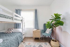 3 bedrooms, desk, iron/ironing board, free WiFi