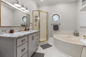 Sèche-cheveux, serviettes fournies