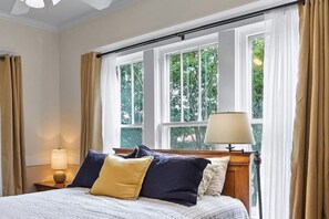 3 室のベッドルーム、デスク、アイロン / アイロン台、WiFi