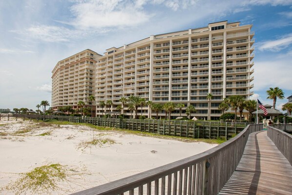 Property grounds - Beach Club C-102 ~ Ground Floor, In/Outdoor Pools, Hot Tub, Sauna + $400 in FREE Activities Daily (Gulf Shores)