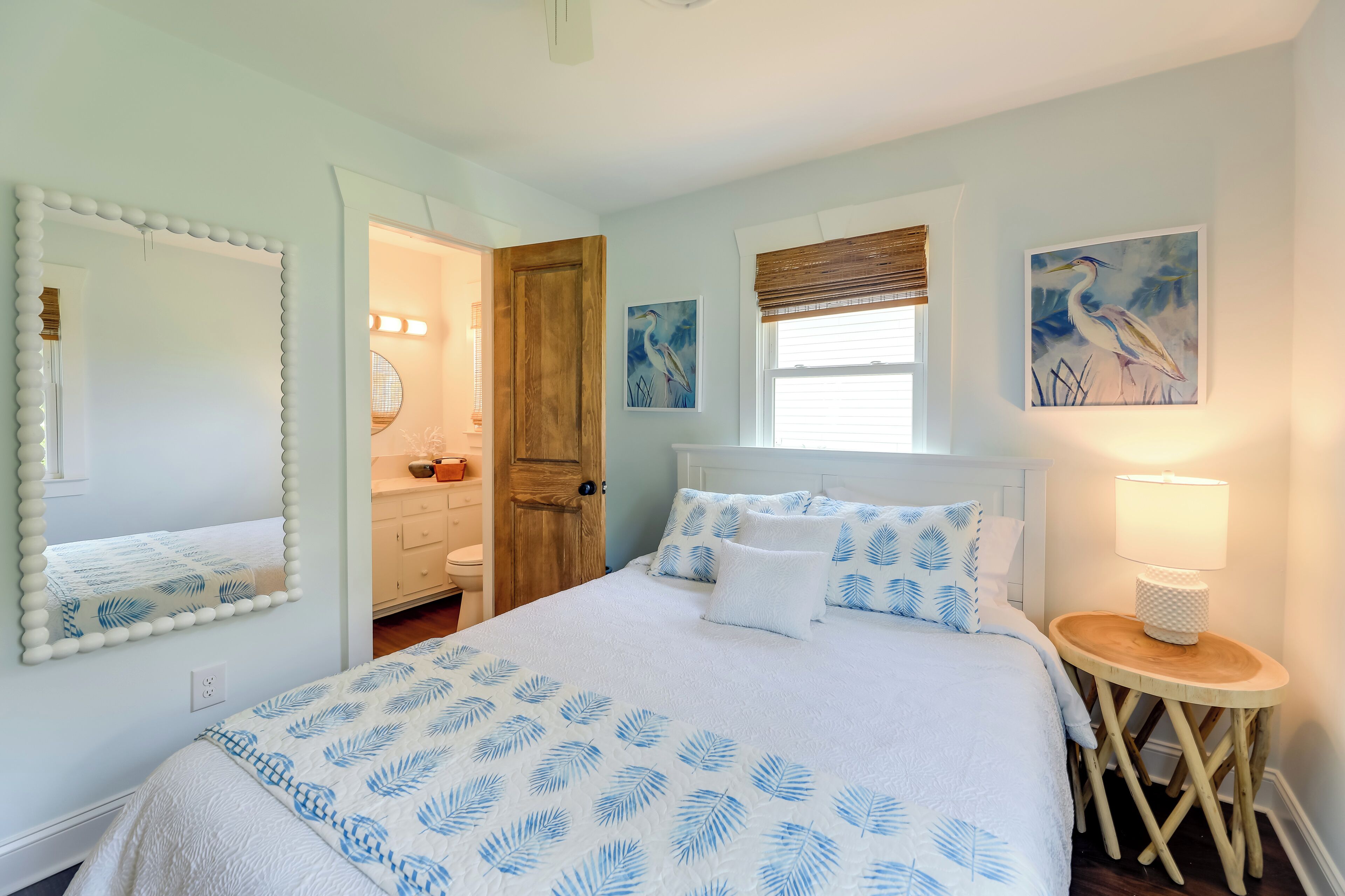 1 bedroom, desk, internet, bed sheets