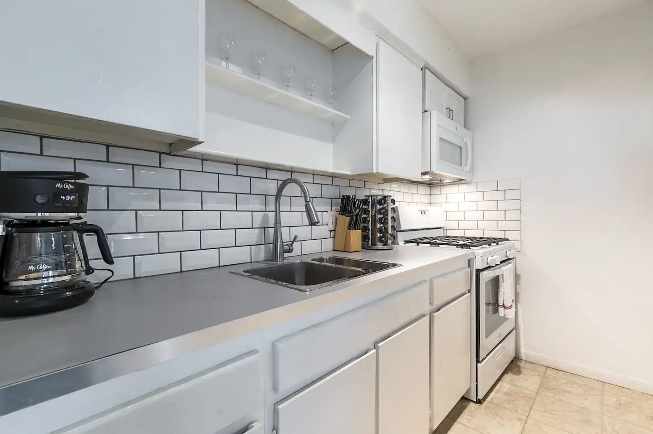 Your Montrose Studios! Sleeps 16\/8BR\/8BA\/8PA