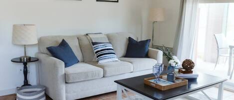 Téléviseur, foyer, bureau