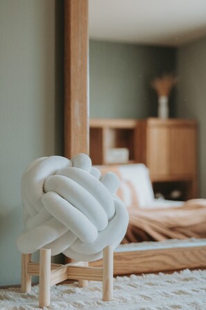 4 bedrooms, in-room safe, desk, iron/ironing board