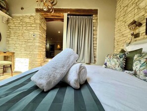 1 bedroom, iron/ironing board, travel cot, free WiFi