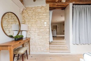 Interior - The Dovetail - Cotswold Living (Birdlip)