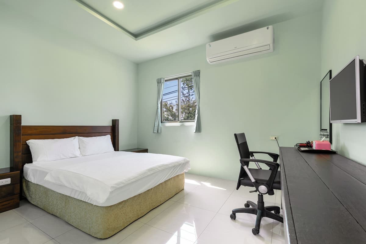 Garden View Double Room | Desk, blackout drapes, WiFi (free), bed sheets